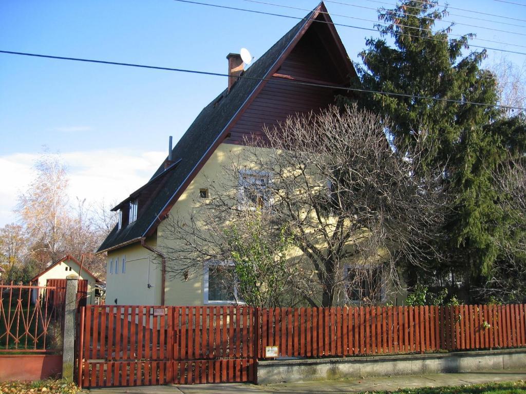 Alpesi Vendeghaz Hotel Orosháza Екстериор снимка